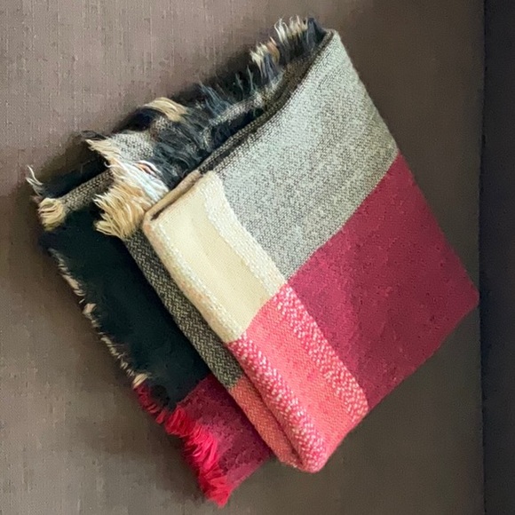 Simons 56 inch square scarf - Picture 1 of 3